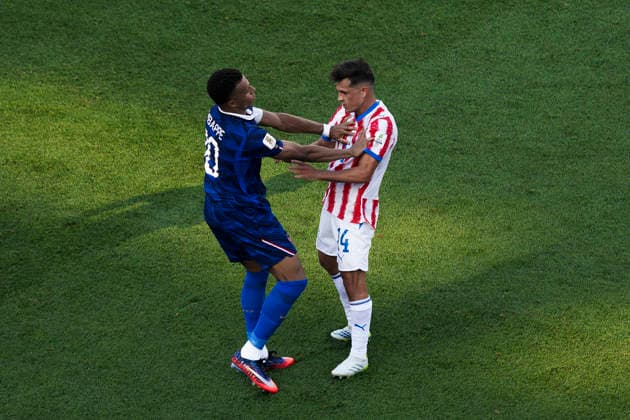 Paraguay v France - FIFA World Cup, WM, Weltmeisterschaft, Fussball 2026 Kylian Mbappe (L) of France clashes with Andres Cubas of Paraguay during the FIFA World Cup 2026 round of 16 football match between Paraguay and France. France won 1-0 over Paraguay. Philadelphia United States Copyright: xNicolòxCampox
