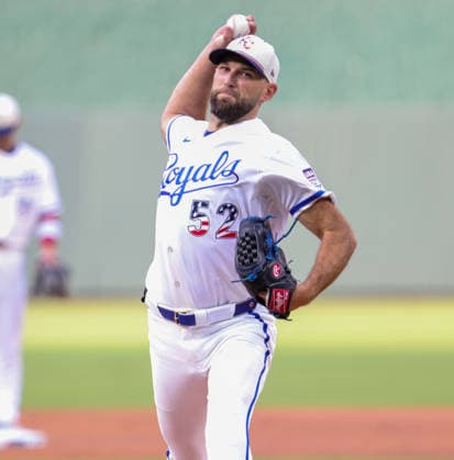 JULY 4, 2026: Kansas City Royals starting pitcher Michael Wacha (52) warms up before the game against the Philadelphia Phillies at Kauffman Stadium in Kansas City, MO. CSM Kansas City United States - ZUMAc04_ 20260704_zma_c04_229 Copyright: xRomanxPunox
