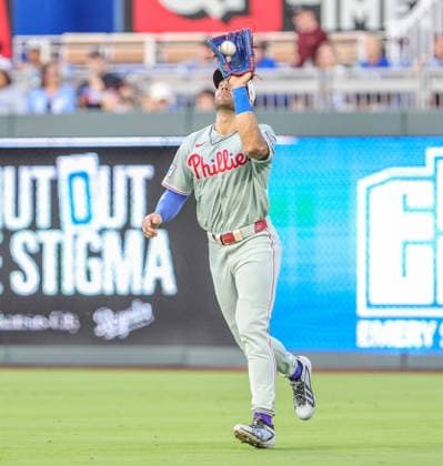 JULY 4, 2026: Philadelphia Phillies outfielder Gabriel Rincones Jr. (17) catches a fly ball in the 4th inning against the Kansas City Royals at Kauffman Stadium in Kansas City, MO. CSM Kansas City United States - ZUMAc04_ 20260704_zma_c04_230 Copyright: xRomanxPunox