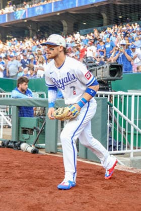 JULY 4, 2026: Kansas City Royals shortstop Bobby Witt Jr. (7) comes on the field against the Philadelphia Phillies at Kauffman Stadium in Kansas City, MO. CSM Kansas City United States - ZUMAc04_ 20260704_zma_c04_235 Copyright: xRomanxPunox