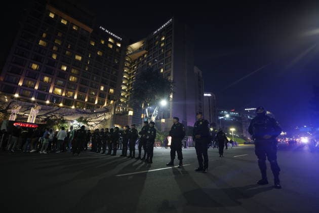 Police clear fans from the area around the England Team s hotel Members of the Mexican police guard the England national team, Nationalteam s hotel in Mexico City, Mexico, 04 July 2026. Dozens of fans who were loitering around the hotel where the England team, which will face Mexico tomorrow in the World Cup, is staying were removed by the police, who have taken measures to ensure the players can rest. Mexico City Mexico  Copyright: xSáshenkaxGutiérrezx