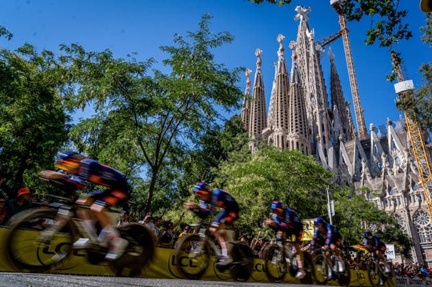 July 4, 2026, Barcelona, Spain: Cyclists are seen in front of the Sagrada Familia church during the time trial of the Tour de France cycling race. The 113th edition of the Tour de France features 184 riders from 23 teams, racing over 21 stages from 4 to 26 July 2026 across France, after the Grand DÃ part in Barcelona. Tour De France Start In Barcelona, Spain - 04 Jul 2026  - ZUMAs197 20260704_aaa_s197_435 Copyright: xDavidexBonaldox