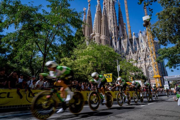 July 4, 2026, Barcelona, Spain: Cyclists are seen in front of the Sagrada Familia church during the time trial of the Tour de France cycling race. The 113th edition of the Tour de France features 184 riders from 23 teams, racing over 21 stages from 4 to 26 July 2026 across France, after the Grand DÃ part in Barcelona. Tour De France Start In Barcelona, Spain - 04 Jul 2026  - ZUMAs197 20260704_aaa_s197_437 Copyright: xDavidexBonaldox