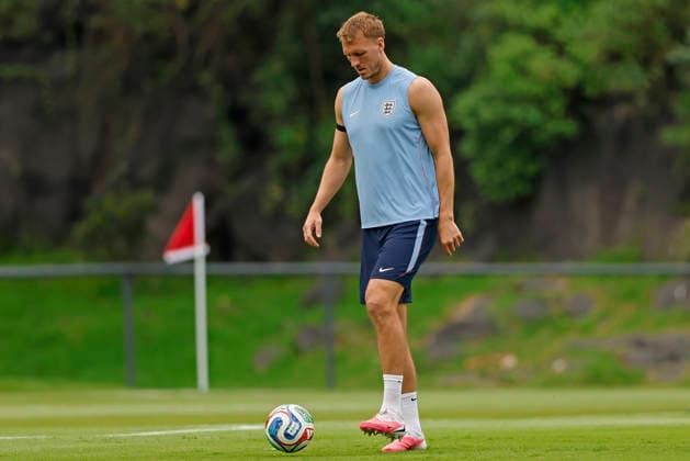 RECORD DATE NOT STATED 4th July 2026; Pumas La Cantera training center, Mexico City, Mexico; FIFA World Cup, WM, Weltmeisterschaft, Fussball Football, England Training Session; Dan Burn of the England controls the ball HeulerxAndrey DiaEsportivo