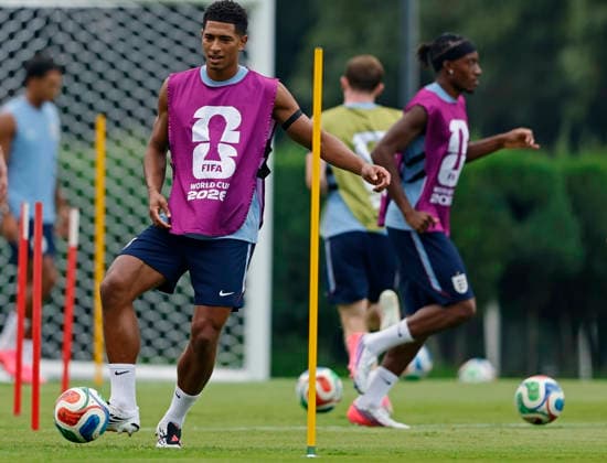 RECORD DATE NOT STATED 4th July 2026; Pumas La Cantera training center, Mexico City, Mexico; FIFA World Cup, WM, Weltmeisterschaft, Fussball Football, England Training Session; Jude Bellingham of the England passes the ball HeulerxAndrey DiaEsportivo