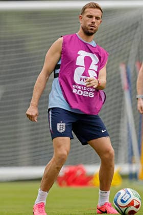 RECORD DATE NOT STATED 4th July 2026; Pumas La Cantera training center, Mexico City, Mexico; FIFA World Cup, WM, Weltmeisterschaft, Fussball Football, England Training Session; Jordan Henderson of the England controls the ball HeulerxAndrey DiaEsportivo