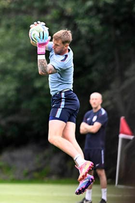 (260705) -- MEXICO CITY, July 5, 2026 -- Jordan Pickford, goalkeeper of England, attends a training session ahead of the round of 16 match between Mexico and England at the 2026 FIFA World Cup, WM, Weltmeisterschaft, Fussball in Mexico City, Mexico, July 4, 2026. ) (SP)MEXICO-MEXICO CITY-FOOTBALL-FIFA WORLD CUP-TRAINING-ENGLAND LixMuzi 