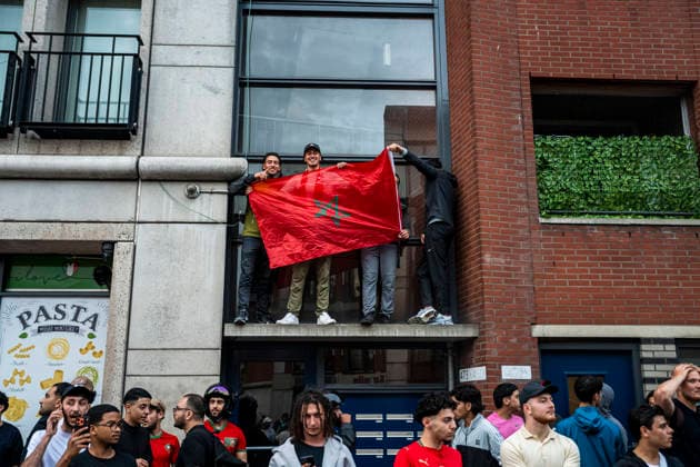 July 4, 2026, Den Haag, South Holland, Netherlands: 4 July 2026, The Hague, the Netherlands. Morocco fans celebrate in the Schilderswijk neighbourhood of The Hague, after Morocco defeated Canada 3-0 in the FIFA World Cup, WM, Weltmeisterschaft, Fussball 2026 Round of 16 to advance to the quarter-finals. Fans Celebrate Morocco Win At The World Cup.  - ZUMAp202 0860755989st Copyright: xJamesxPetermeierx