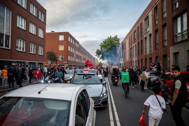 July 4, 2026, Den Haag, South Holland, Netherlands: 4 July 2026, The Hague, the Netherlands. Morocco fans celebrate in the Schilderswijk neighbourhood of The Hague, after Morocco defeated Canada 3-0 in the FIFA World Cup, WM, Weltmeisterschaft, Fussball 2026 Round of 16 to advance to the quarter-finals. Fans Celebrate Morocco Win At The World Cup.  - ZUMAp202 0860756361st Copyright: xJamesxPetermeierx