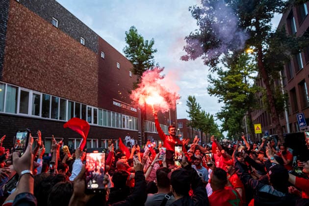 July 4, 2026, Den Haag, South Holland, Netherlands: 4 July 2026, The Hague, the Netherlands. Morocco fans celebrate in the Schilderswijk neighbourhood of The Hague, after Morocco defeated Canada 3-0 in the FIFA World Cup, WM, Weltmeisterschaft, Fussball 2026 Round of 16 to advance to the quarter-finals. Fans Celebrate Morocco Win At The World Cup.  - ZUMAp202 0860756366st Copyright: xJamesxPetermeierx