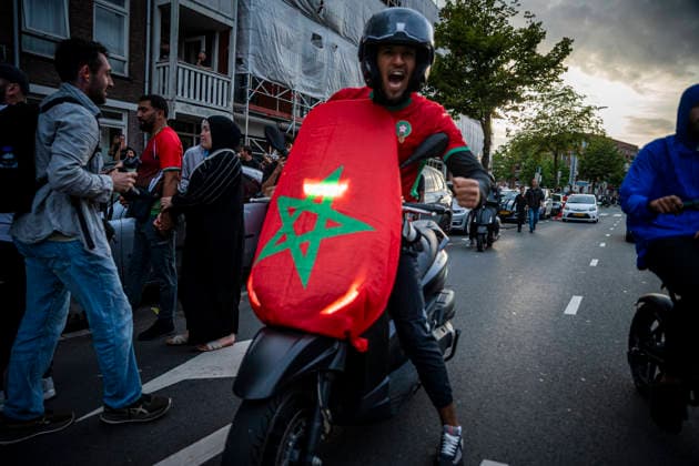 July 4, 2026, Den Haag, South Holland, Netherlands: 4 July 2026, The Hague, the Netherlands. Morocco fans celebrate in the Schilderswijk neighbourhood of The Hague, after Morocco defeated Canada 3-0 in the FIFA World Cup, WM, Weltmeisterschaft, Fussball 2026 Round of 16 to advance to the quarter-finals. Fans Celebrate Morocco Win At The World Cup.  - ZUMAp202 0860756631st Copyright: xJamesxPetermeierx