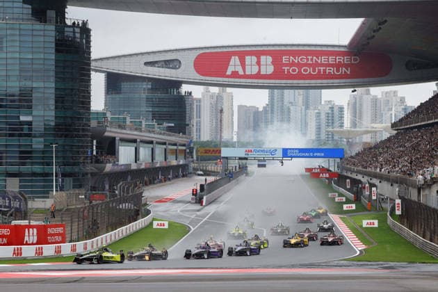 2026 FORMULA E SHANGHAI ePRIX 28 DRUGOVICH Felipe (bra), Andretti Formula E, Porsche 99X Electric, action, 77 BARNARD Taylor (gbr), DS Penske, DS E-Tense FE25, action, depart, start, during the Shanghai ePrix, 12th and 13th round of the 2025-26 ABB FIA Formula E World Championship, WM, Weltmeisterschaft on the Shanghai International Circuit from July 3 to 5, 2026 in Shanghai, China - ShanghaiChina  Copyright: xFREDERICxLExFLOCxHx