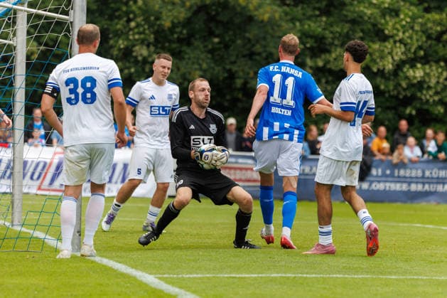 IN der Mitte Torwart Benjamin Heskamp (FSV) ; GER, FSV Kühlungsborn vs. FC Hansa Rostock, Fußball, Männer, 3. Liga, Testspiel, Spielzeit 2026 2027, 04.07.2026 Kühlungsborn Sportplatz Mecklenburg - Vorpommern Deutschland *** In the center: Goalie Benjamin Heskamp (FSV GER), FSV Kühlungsborn vs. FC Hansa Rostock, soccer, men s, 3rd Division, friendly match, 2026–2027 season, April 7, 2026, Kühlungsborn Sports Field, Mecklenburg-Western Pomerania, Germany