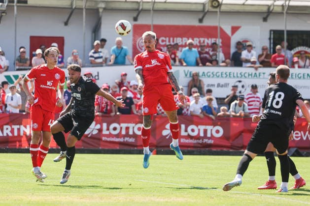 Fußball - Testspiel - TSG Pfeddersheim - 1. FSV Mainz 05 - 04.07.26, Erster Treffer durch Philip Tietz (Mainz), - *** Soccer Friendly Match: TSG Pfeddersheim 1, FSV Mainz 05, April 7, 2026; First goal scored by Philip Tietz (Mainz),