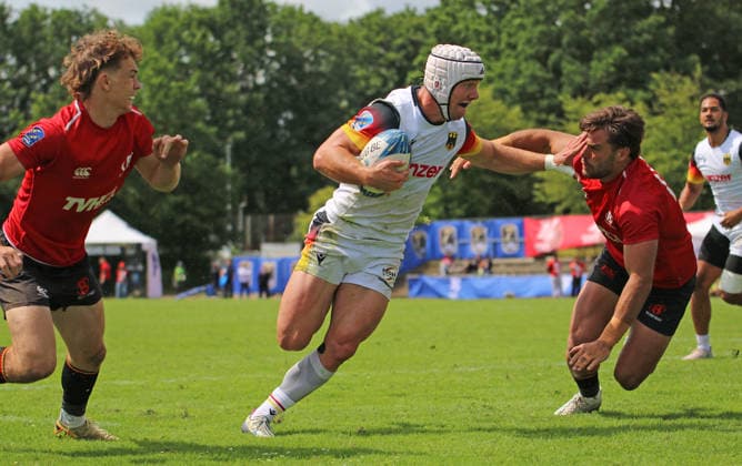 EM im 7er-Rugby in Hamburg: Felix Hufnagel sorgte beim Halbfinalsieg der deutschen Männer gegen Belgien für alle Punkte. *** Rugby Sevens European Championship in Hamburg: Felix Hufnagel scored all the points in the German men s semifinal victory over Belgium