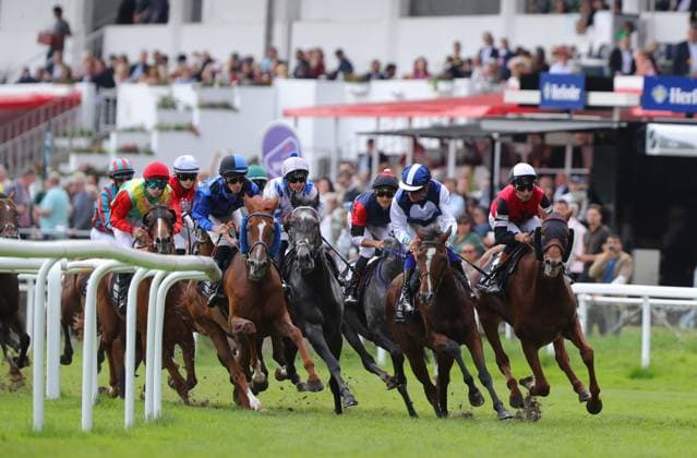 05.07.2026, GER,Reitsport, Rennen 3 World Pool - NEO LIVING Cup , Derby Meeting Hamburg - Galopprennen, Hamburger Renn-Club e.V., Galopprennbahn Hamburg Horn, Hamburg Feature Impressionen erste Kurve mit dem kompletten Feld des Rennen 3 World Pool - NEO LIVING Cup Sieger Ally McMagic ( 06) geritten von Alexander Pietsch *** July 5, 2026, GER, Equestrian Sports, Race 3 World Pool NEO LIVING Cup, Hamburg Derby Meeting, Hamburg Racing Club e.V., Hamburg Horn Racetrack, Hamburg Feature: Highlights from the first turn with the entire field of Race 3, the World Pool NEO LIVING Cup; winner Ally McMagic 06, ridden by Alexander Pietsch nordphotoxGmbHx xTauchnitz nph00059