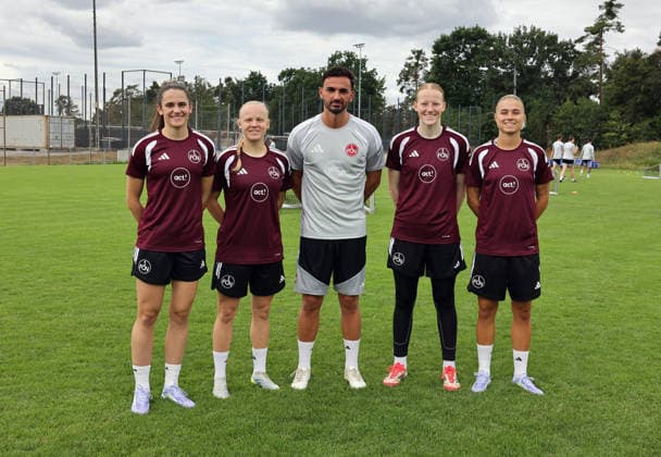 05.07.2026 - Fussball - 1. Frauen - Fussball - Bundesliga - Saison 2026 2027 - 1. FC Nürnberg Nuernberg FCN ( Club ) - Training Trainingsauftakt Saisonauftakt - Sportfoto Zink DaMa - xdaxma - Gruppenbild v.l.: Marie Bleil (17, 1. FC Nürnberg FCN ) Keira Bednorz (21, 1. FC Nürnberg FCN ) Omar Adlani (Trainer 1. FC Nürnberg FCN ) Rebecca Adamczyk (33, 1. FC Nürnberg FCN ) Louna Lapassouse (99, 1. FC Nürnberg FCN ) *** July 5, 2026 Soccer Women s Soccer Bundesliga 2026–2027 Season 1 FC Nürnberg (Nürnberg FCN) Club Training First Training Session Start of the Season Sports Photo Zink DaMa xdaxma Group Photo (from left) Marie Bleil 17, 1 FC Nuremberg FCN Keira Bednorz 21, 1 FC Nuremberg FCN Omar Adlani Coach 1 FC Nuremberg FCN Rebecca Adamczyk 33, 1 FC Nuremberg FCN Louna Lapassouse 99, 1 FC Nuremberg FCN