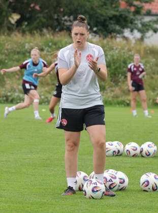 05.07.2026 - Fussball - 1. Frauen - Fussball - Bundesliga - Saison 2026 2027 - 1. FC Nürnberg Nuernberg FCN ( Club ) - Training Trainingsauftakt Saisonauftakt - Sportfoto Zink DaMa - xdaxma - Isabel Bauer ( Co-Trainer 1. FC Nürnberg FCN ) gibt Anweisungen *** July 5, 2026 Women s Soccer 1 Women s Soccer Bundesliga 2026–2027 Season 1 FC Nürnberg (FCN) Club Training Start of Training Start of Season Sports Photo Zink DaMa xdaxma Isabel Bauer Assistant Coach 1 FC Nürnberg (FCN) gives instructionsinstructions