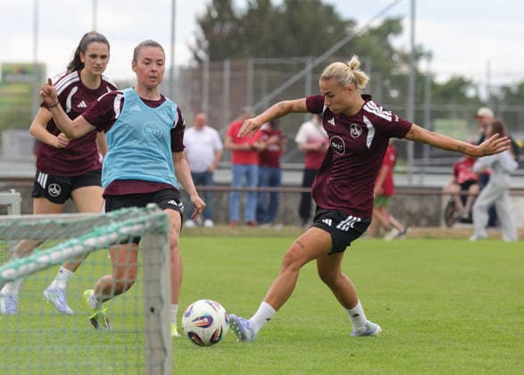 05.07.2026 - Fussball - 1. Frauen - Fussball - Bundesliga - Saison 2026 2027 - 1. FC Nürnberg Nuernberg FCN ( Club ) - Training Trainingsauftakt Saisonauftakt - Sportfoto Zink DaMa - xdaxma - Julia Pollak (22, 1. FC Nürnberg FCN ) Louna Lapassouse (99, 1. FC Nürnberg FCN ) *** July 5, 2026 Soccer Women s Soccer Bundesliga 2026–2027 Season 1 FC Nuremberg FCN Club Training First Training Session Start of the Season Sports Photo Zink DaMa xdaxma Julia Pollak 22, 1 FC Nuremberg FCN Louna Lapassouse 99, 1 FC Nuremberg FCN
