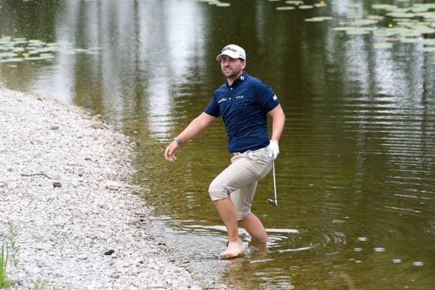Nicolai von Dellingshausen (GER) schlaegt aus dem Wasser an der 18, 37. BMW International Open 2026, Golf, DP World Tour, Herren, Finale, 05.07.2026 Eichenried Bayern Deutschland *** Nicolai von Dellingshausen (GER) hits a shot out of the water on the 18th hole, 37 BMW International Open 2026, Golf, DP World Tour, Men s, Final, July 5, 2026, Eichenried, Bavaria, Germany Copyright: xkolbert-press ChristianxKolbertx