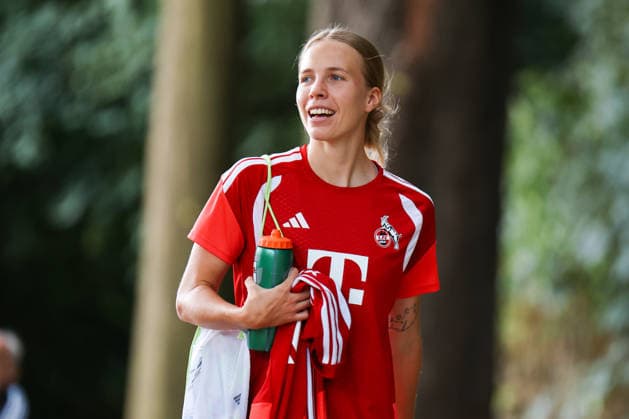 Angebot: 1. FC Köln Frauen, Auftakttraining, 05.07.2026 Celina Degen (1. FC Köln, 5) Auftakttraining der Frauen des 1. FC Köln zur Saison 2026 27 der 1. Frauen Fussball Bundesliga, Trainingsgelände am Geißbockheim, Köln, 05.07.2026 DFL DFB regulations prohibit any use of photographs as image sequences and or quasi-video. *** 1 FC Köln Women, First Training Session of the Season, July 5, 2026 Celina Degen 1 FC Köln, 5th pre-season training session for the 1 FC Köln women’s team ahead of the 2026–27 season of the Women’s Bundesliga, training grounds at Geißbockheim, Cologne, July 5, 2026 DFL DFB regulations prohibit any use of photographs as image sequences and or quasi-video Copyright: xBEAUTIFULxSPORTS Freisenx