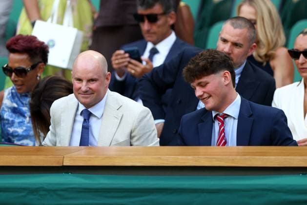 Andrew Strauss and Samuel Strauss in the Royal Box on Centre Court Wimbledon Tennis Championships, Day 7, The All England Lawn Tennis and Croquet Club, London, UK - 05 Jul 2026London The All England Lawn Tennis and United Kingdom  Copyright: xKieranxMcManus Shutterstockx 16976813d