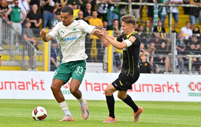 05.07.2026 - Fussball - Saison 2026 2027 - Testspiel Freundschaftsspiel - SpVgg Bayreuth - SpVgg Greuther Fürth ( Kleeblatt ) - - Sportfoto Zink MeZi - xmexzix - regulations prohibit any use of photographs as image sequences and or quasi-video - only for editorial use - Maximilian Solomon Dietz (33, SpVgg Greuther Fürth ) Dennis Lippert (3, SpVgg Bayreuth, rechts ) *** July 5, 2026 Soccer Season 2026–2027 Exhibition Match Friendly Match SpVgg Bayreuth SpVgg Greuther Fürth Kleeblatt Sports Photo Zink MeZi xmexzix Regulations prohibit any use of photographs as image sequences and or quasi-video; for editorial use only. Maximilian Solomon Dietz 33, SpVgg Greuther Fürth; Dennis Lippert 3, SpVgg Bayreuth, right