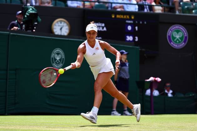 Iva Jovic during her fourth round match Wimbledon Tennis Championships, Day 7, The All England Lawn Tennis and Croquet Club, London, UK - 05 Jul 2026London The All England Lawn Tennis and United Kingdom  Copyright: xJamesxMarsh Shutterstockx 16976811y