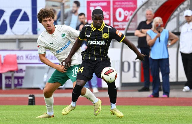 05.07.2026 - Fussball - Saison 2026 2027 - Testspiel Freundschaftsspiel - SpVgg Bayreuth - SpVgg Greuther Fürth ( Kleeblatt ) - - Sportfoto Zink - xwoxzix - regulations prohibit any use of photographs as image sequences and or quasi-video - only for editorial use - Raul Eliano Marita (38, SpVgg Greuther Fürth ) Adrian Heinle (44, SpVgg Bayreuth ) *** July 5, 2026 Soccer Season 2026–2027 Exhibition Match Friendly Match SpVgg Bayreuth SpVgg Greuther Fürth Kleeblatt Sports Photo Zink xwoxzix Regulations prohibit any use of photographs as image sequences and or quasi-video; for editorial use only. Raul Eliano Marita 38, SpVgg Greuther Fürth Adrian Heinle 44, SpVgg Bayreuth