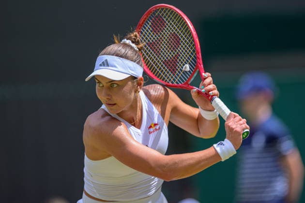 Day Seven: The Championships - Wimbledon 2026 LONDON, ENGLAND JULY 05 - Iva Jovic of United States during Ladies Single Fourth Round against Jessica Pegula of United States at The Wimbledon Lawn Tennis Championship at Wimbledon on July 05, 2026 in London, England. (Photo by Keeran Marquis)  Copyright: xKeeranxMarquis Fotoarena SPPx Sportspressphoto_SPR185049