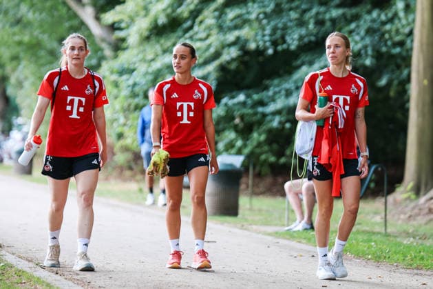 Angebot: 1. FC Köln Frauen, Auftakttraining, 05.07.2026 Taylor Ziemer (1. FC Köln, 18) Vanessa Leimenstoll (1. FC Köln, 29) und Celina Degen (1. FC Köln, 5) Auftakttraining der Frauen des 1. FC Köln zur Saison 2026 27 der 1. Frauen Fussball Bundesliga, Trainingsgelände am Geißbockheim, Köln, 05.07.2026 DFL DFB regulations prohibit any use of photographs as image sequences and or quasi-video. *** 1 FC Köln Women, Season-Opening Training Session, July 5, 2026: Taylor Ziemer (1 FC Köln), Vanessa Leimenstoll (1 FC Köln), 29, and Celina Degen (1 FC Köln), 5 First training session of the 1 FC Köln Women’s team for the 2026–27 season of the Women’s Bundesliga, training grounds at Geißbockheim, Cologne, July 5, 2026. DFL and DFB regulations prohibit any use of photographs as image sequences and or quasi-video content. Copyright: xBEAUTIFULxSPORTS Freisenx