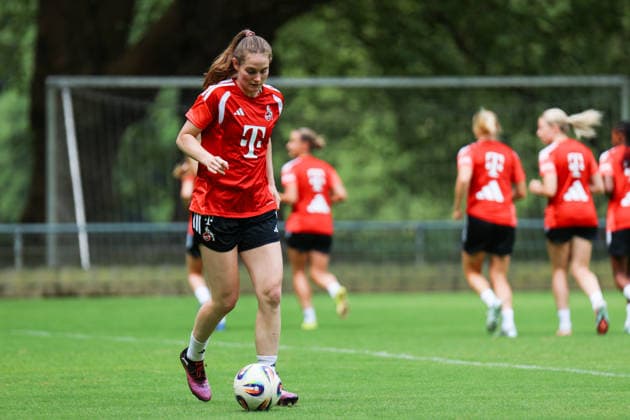 Angebot: 1. FC Köln Frauen, Auftakttraining, 05.07.2026 Taylor Ziemer (1. FC Köln, 18) Auftakttraining der Frauen des 1. FC Köln zur Saison 2026 27 der 1. Frauen Fussball Bundesliga, Trainingsgelände am Geißbockheim, Köln, 05.07.2026 DFL DFB regulations prohibit any use of photographs as image sequences and or quasi-video. *** 1 FC Köln Women, First Training Session of the Season, July 5, 2026 Taylor Ziemer 1 FC Köln, 18th Opening training session for the 1 FC Köln women’s team for the 2026–27 season of the Women’s Bundesliga, training grounds at Geißbockheim, Cologne, July 5, 2026 DFL DFB regulations prohibit any use of photographs as image sequences and or quasi-video Copyright: xBEAUTIFULxSPORTS Freisenx