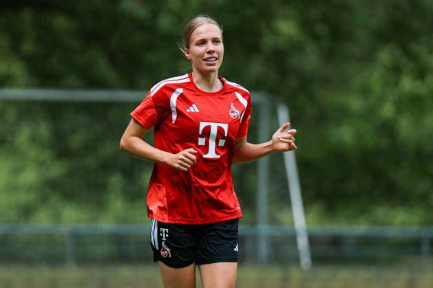 Angebot: 1. FC Köln Frauen, Auftakttraining, 05.07.2026 Celina Degen (1. FC Köln, 5) Auftakttraining der Frauen des 1. FC Köln zur Saison 2026 27 der 1. Frauen Fussball Bundesliga, Trainingsgelände am Geißbockheim, Köln, 05.07.2026 DFL DFB regulations prohibit any use of photographs as image sequences and or quasi-video. *** 1 FC Köln Women, First Training Session of the Season, July 5, 2026 Celina Degen 1 FC Köln, 5th pre-season training session for the 1 FC Köln women’s team for the 2026–27 season of the Women’s Bundesliga, training grounds at Geißbockheim, Cologne, July 5, 2026 DFL DFB regulations prohibit any use of photographs as image sequences and or quasi-video Copyright: xBEAUTIFULxSPORTS Freisenx