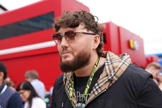 FORMULA ONE BRITISH GRAND PRIX 2026 James Arthur (Singer) arriving on Race Day during the Formula 1 Pirelli British Grand Prix 2026, 9th round of the 2026 Formula 1 World Championship, WM, Weltmeisterschaft from 3rd - 5th July, 2026 at the Silverstone Circuit, Silverstone, England. Credit: Robbie Hoad Every Second Media Editorial use only. All images are copyright Every Second Media Limited. No images may be reproduced without prior permission. Copyright: xIMAGO EveryxSecondxMediax ESM-2060-0710 RobbiexHoadx xEveryxSecondxMediax