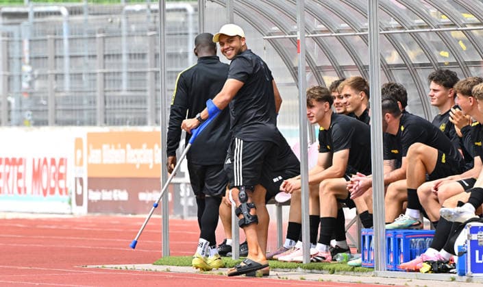 05.07.2026 - Fussball - Saison 2026 2027 - Testspiel Freundschaftsspiel - SpVgg Bayreuth - SpVgg Greuther Fürth ( Kleeblatt ) - - Sportfoto Zink MeZi - xmexzix - regulations prohibit any use of photographs as image sequences and or quasi-video - only for editorial use - Jann George (Bayreuth) verletzt Verletzung auf Krücken *** July 5, 2026 Soccer Season 2026–2027 Exhibition Match Friendly Match SpVgg Bayreuth SpVgg Greuther Fürth Kleeblatt Sports Photo Zink MeZi xmexzix Regulations prohibit any use of photographs as image sequences and or quasi-video; for editorial use only JAnn George, Bayreuth, injured, on crutches