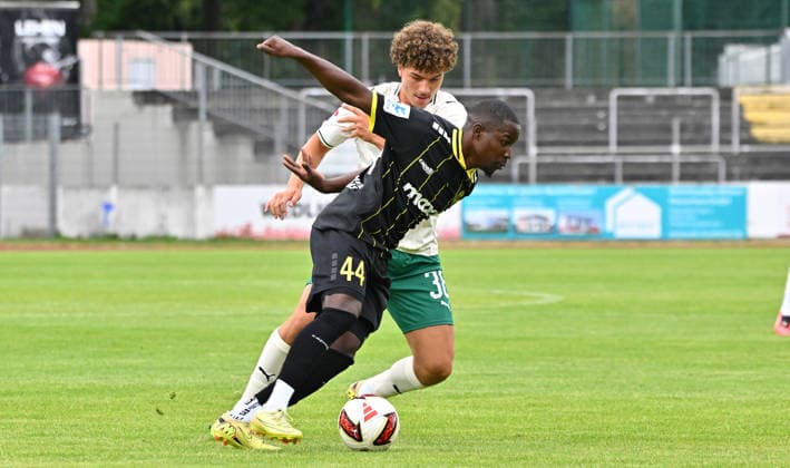05.07.2026 - Fussball - Saison 2026 2027 - Testspiel Freundschaftsspiel - SpVgg Bayreuth - SpVgg Greuther Fürth ( Kleeblatt ) - - Sportfoto Zink MeZi - xmexzix - regulations prohibit any use of photographs as image sequences and or quasi-video - only for editorial use - Adrian Heinle (44, SpVgg Bayreuth ) vor Raul Eliano Marita (38, SpVgg Greuther Fürth ) *** July 5, 2026 Soccer Season 2026–2027 Exhibition Match Friendly Match SpVgg Bayreuth SpVgg Greuther Fürth Kleeblatt Sports Photo Zink MeZi xmexzix Regulations prohibit any use of photographs as image sequences and or quasi-video; for editorial use only. Adrian Heinle 44, SpVgg Bayreuth against Raul Eliano Marita 38, SpVgg Greuther Fürth