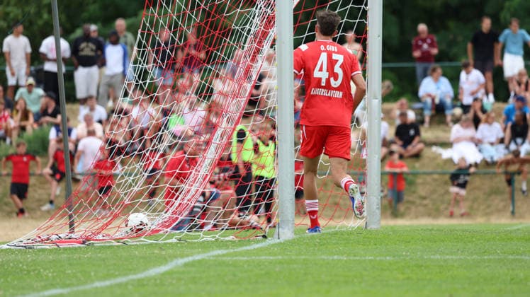 05.07.2026, xrekx, Fussball Testspiel, TSG Kaiserslautern - 1.FC Kaiserslautern v.l. Owen Gibs (1.FC Kaiserslautern) (DFL DFB REGULATIONS PROHIBIT ANY USE OF PHOTOGRAPHS as IMAGE SEQUENCES and or QUASI-VIDEO) Kaiserslautern *** July 5, 2026, xrekx, Soccer Friendly Match, TSG Kaiserslautern 1 FC Kaiserslautern v l Owen Gibs 1 FC Kaiserslautern DFL DFB REGULATIONS PROHIBIT ANY USE OF PHOTOGRAPHS as IMAGE SEQUENCES and or QUASI-VIDEO Kaiserslautern