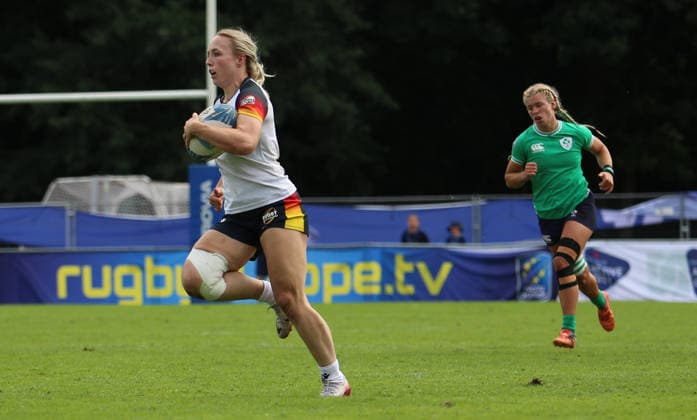 EM im 7er-Rugby in Hamburg: Das deutsche Nationalteam um Mette Zimmat gewinnt gegen Irland das Spiel um den fünften Platz. *** Rugby Sevens European Championship in Hamburg: The German national team, led by Mette Zimmat, defeats Ireland in the fifth-place match