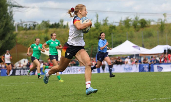 EM im 7er-Rugby in Hamburg: Das deutsche Nationalteam um Gesine Adler gewinnt gegen Irland das Spiel um den fünften Platz. *** Rugby Sevens European Championship in Hamburg: The German national team, led by Gesine Adler, defeats Ireland in the fifth-place match