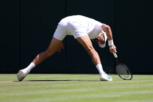 Sport Bilder des Tages Novak Djokovic during his fourth round match Wimbledon Tennis Championships, Day 7, The All England Lawn Tennis and Croquet Club, London, UK - 05 Jul 2026London The All England Lawn Tennis and United Kingdom  Copyright: xKieranxMcManus Shutterstockx 16976813bv