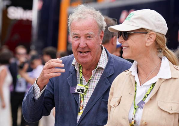 FORMULA ONE BRITISH GRAND PRIX 2026 Jeremy Clarkson with partner Lisa Hogan in the paddock during the Formula 1 Pirelli British Grand Prix 2026, 9th round of the 2026 Formula 1 World Championship, WM, Weltmeisterschaft from 3rd - 5th July, 2026 at the Silverstone Circuit, Silverstone, England. Credit: Robbie Hoad Every Second Media Editorial use only. All images are copyright Every Second Media Limited. No images may be reproduced without prior permission. Copyright: xIMAGO EveryxSecondxMediax ESM-2060-0757 RobbiexHoadx xEveryxSecondxMediax