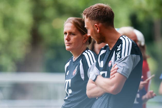 Angebot: 1. FC Köln Frauen, Auftakttraining, 05.07.2026 Britta Carlson (1.FC Köln, Cheftrainerin) Auftakttraining der Frauen des 1. FC Köln zur Saison 2026 27 der 1. Frauen Fussball Bundesliga, Trainingsgelände am Geißbockheim, Köln, 05.07.2026 DFL DFB regulations prohibit any use of photographs as image sequences and or quasi-video. *** 1 FC Köln Women s Team, First Training Session of the Season, July 5, 2026 Britta Carlson, 1 FC Köln, Head Coach, Opening training session for the 1 FC Köln women’s team for the 2026–27 season of the Women’s Bundesliga, training grounds at Geißbockheim, Cologne, July 5, 2026 DFL DFB regulations prohibit any use of photographs as image sequences and or quasi-video Copyright: xBEAUTIFULxSPORTS Freisenx