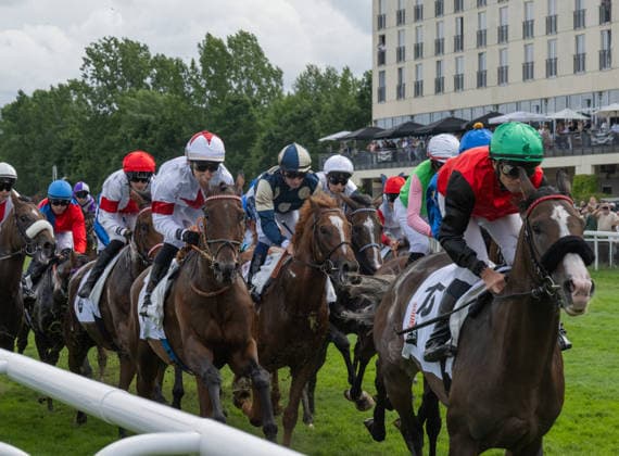 RECORD DATE NOT STATED Idee 157. Deutsches Derby 05.07.2026 Galopprennbahn Hamburg Horn Foto: Derby Sieger 2026 Waldimar Panov mit DARDANOS bereits vor dem Feld Â *** Idea 157 German Derby, July 5, 2026, Hamburg-Horn Racetrack. Photo: 2026 Derby winner Waldimar Panov with DARDANOS, already ahead of the field Â 