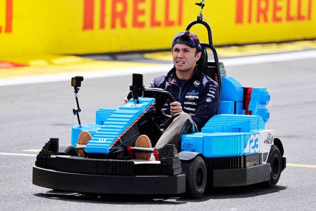 F1 - BRITISH GRAND PRIX 2026 23 ALBON Alexander (tha), Williams F1 Team FW48, drives A lego Minicar on the drivers parade prior the Formula 1 British Grand Prix 2026, 9th round of the 2026 Formula One World Championship, WM, Weltmeisterschaft from July 3 to 5, 2026 on the Silverstone Circuit, in Silverstone, United Kingdom - SilverstoneUnited Kingdom  Copyright: xDPPIx