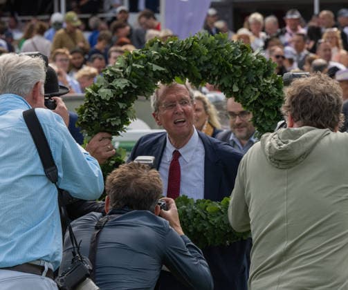 RECORD DATE NOT STATED Idee 157. Deutsches Derby 05.07.2026 Galopprennbahn Hamburg Horn Foto: Derby Sieger 2026 Besitzer Fridrich von Lenthe von DARDANOS Â *** Idea 157 German Derby July 5, 2026 Hamburg Horn Racetrack Photo: 2026 Derby Winner, owned by Fridrich von Lenthe, by DARDANOS Â 