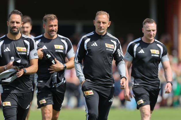 Sport Bilder des Tages 05.07.2026, xtgx, Fussball Testspiel, SV Grün-Weiß Lübben - 1. FC Union Berlin emspor, v.l. Mauro Lustrinelli (Union Berlin, Trainer) (DFL DFB REGULATIONS PROHIBIT ANY USE OF PHOTOGRAPHS as IMAGE SEQUENCES and or QUASI-VIDEO) Lübben *** July 5, 2026, xtgx, soccer exhibition match, SV Grün Weiß Lübben 1 vs. FC Union Berlin emspor, from left: Mauro Lustrinelli (Union Berlin), coach. DFL and DFB regulations prohibit any use of photographs as image sequences and or quasi-video. Lübben