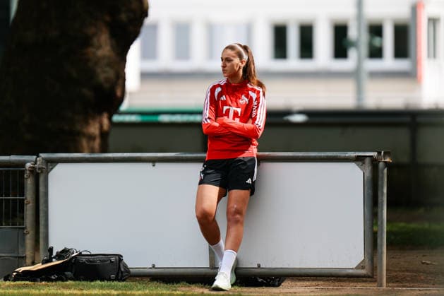 Angebot: 1. FC Köln Frauen, Auftakttraining, 05.07.2026 Laureta Elmazi (1. FC Köln, 26) Auftakttraining der Frauen des 1. FC Köln zur Saison 2026 27 der 1. Frauen Fussball Bundesliga, Trainingsgelände am Geißbockheim, Köln, 05.07.2026 DFL DFB regulations prohibit any use of photographs as image sequences and or quasi-video. *** 1 FC Köln Women, Season-Opening Training Session, July 5, 2026 Laureta Elmazi 1 FC Köln, 26th pre-season training session for the 1 FC Köln women’s team for the 2026–27 season of the Women’s Bundesliga, training grounds at Geißbockheim, Cologne, July 5, 2026 DFL DFB regulations prohibit any use of photographs as image sequences and or quasi-video Copyright: xBEAUTIFULxSPORTS Freisenx