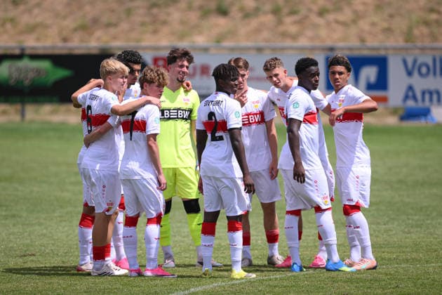 Fussball BITZER Cup U 19 Junioren 2025 in Ergenzingen (Kreis Tuebingen) 05.07.2026 VfB Stuttgart U19 - 1. FSV Mainz U19 Teamkreis VfB Stuttgart U19 *** Soccer: BITZER Cup U-19 Juniors 2025 in Ergenzingen, Tübingen District, July 5, 2026: VfB Stuttgart U-19 vs. FSV Mainz U-19, VfB Stuttgart U-19 squad
