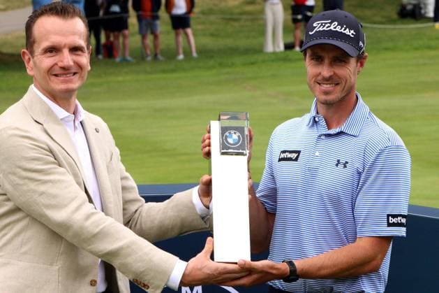 EICHENRIED, GERMANY - JULY 05: Winner HOLLICK, Michael (RSA) gets the Trophy from Tim Beltermann (BMW) at the Final Round of the BMW International Open, Eichenried, Germany, DP World Tour, Final Round on July 5, 2026 in Eichenried, Germany, BMW International Open, Eichenried, Germany, 05.07.2026 Bavaria Germany Copyright: xPhotographer:xNilsxKoepkex