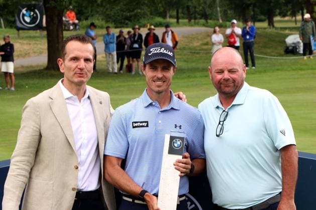 EICHENRIED, GERMANY - JULY 05: Winner HOLLICK, Michael (RSA) with trophy, his Caddy and Tim Beltermann (BMW) at the Final Round of the BMW International Open, Eichenried, Germany, DP World Tour, Final Round on July 5, 2026 in Eichenried, Germany, BMW International Open, Eichenried, Germany, 05.07.2026 Bavaria Germany Copyright: xPhotographer:xNilsxKoepkex